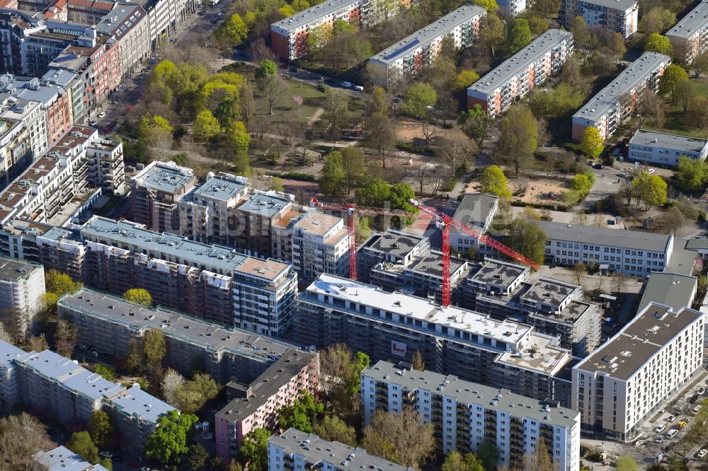 Berlin von oben - Baustelle zum Neubau einer Mehrfamilienhaus-Wohnanlage Quartier Luisenpark im Ortsteil Mitte in Berlin, Deutschland