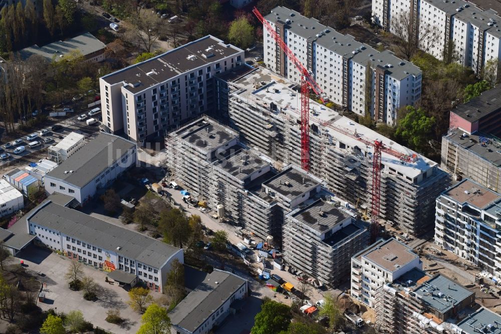 Berlin von oben - Baustelle zum Neubau einer Mehrfamilienhaus-Wohnanlage Quartier Luisenpark im Ortsteil Mitte in Berlin, Deutschland