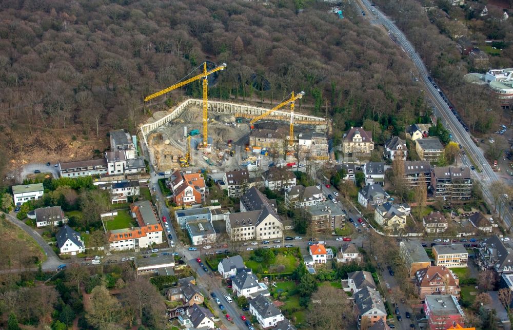 Duisburg von oben - Baustelle zum Neubau einer Mehrfamilienhaus-Wohnanlage der QUARTIER WILHELMSHÖHE GmbH im Ortsteil Duissern in Duisburg im Bundesland Nordrhein-Westfalen