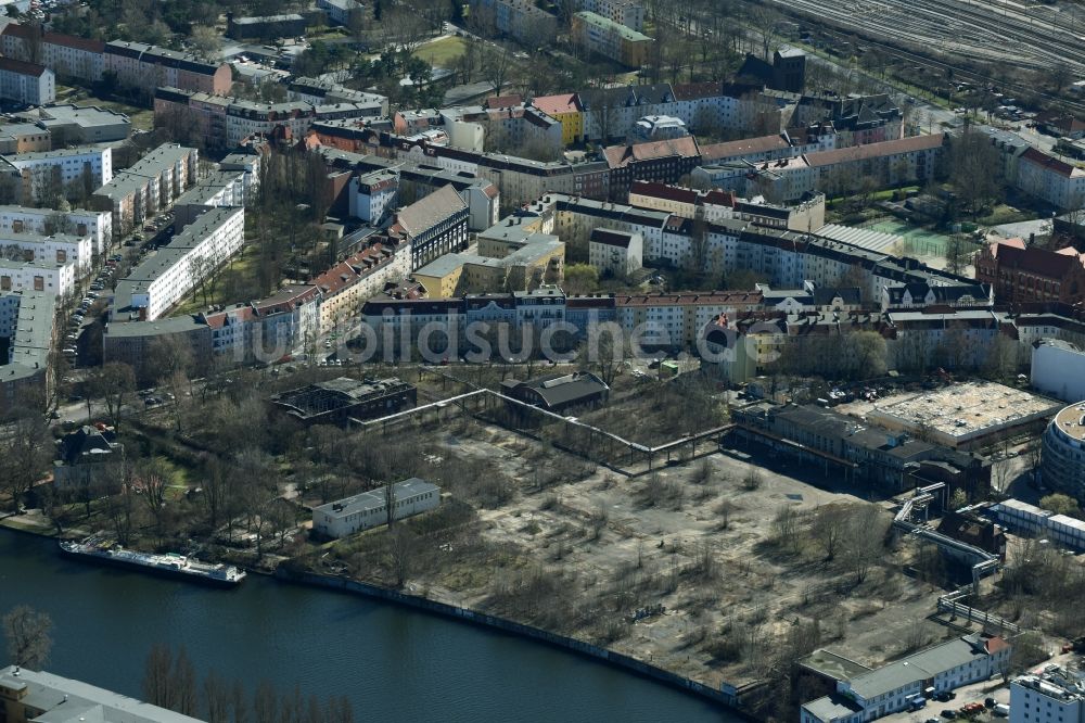 Berlin aus der Vogelperspektive: Baustelle zum Neubau einer Mehrfamilienhaus-Wohnanlage Quartier WOHNWERK im Ortsteil Schöneweide in Berlin, Deutschland