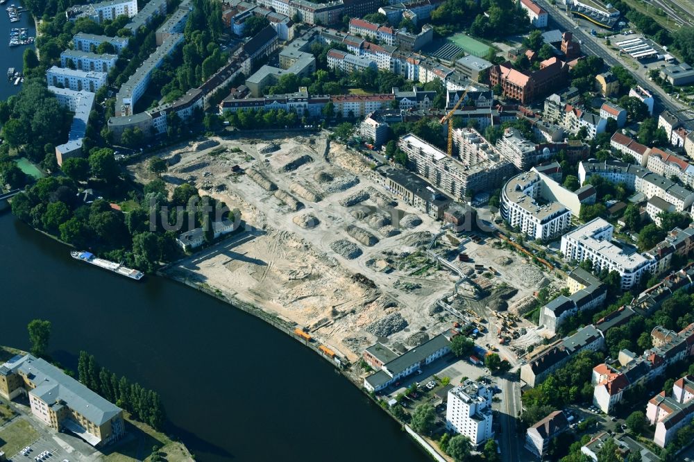 Luftaufnahme Berlin - Baustelle zum Neubau einer Mehrfamilienhaus-Wohnanlage Quartier WOHNWERK im Ortsteil Schöneweide in Berlin, Deutschland