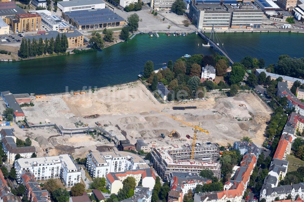 Berlin von oben - Baustelle zum Neubau einer Mehrfamilienhaus-Wohnanlage Quartier WOHNWERK im Ortsteil Schöneweide in Berlin, Deutschland