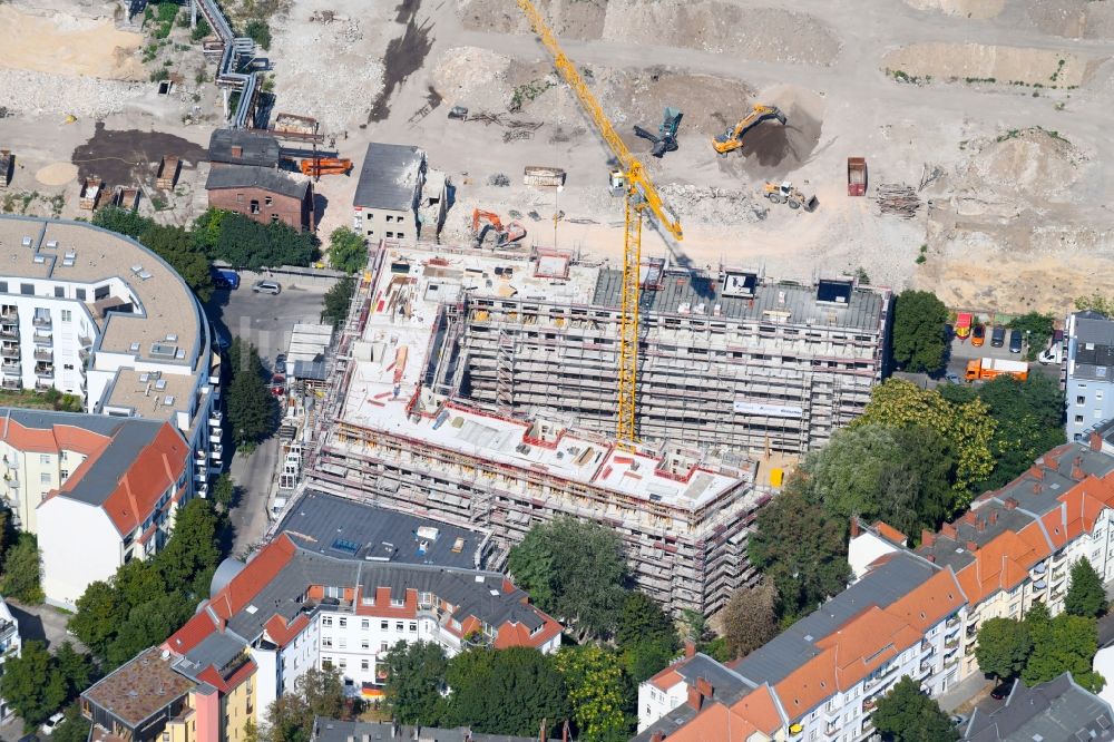 Luftaufnahme Berlin - Baustelle zum Neubau einer Mehrfamilienhaus-Wohnanlage Quartier WOHNWERK im Ortsteil Schöneweide in Berlin, Deutschland