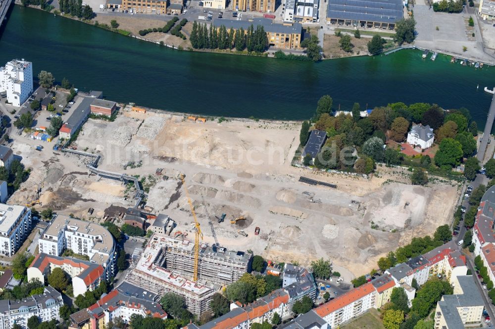 Berlin aus der Vogelperspektive: Baustelle zum Neubau einer Mehrfamilienhaus-Wohnanlage Quartier WOHNWERK im Ortsteil Schöneweide in Berlin, Deutschland