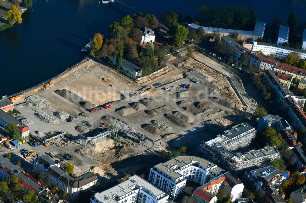 Berlin aus der Vogelperspektive: Baustelle zum Neubau einer Mehrfamilienhaus-Wohnanlage Quartier WOHNWERK im Ortsteil Schöneweide in Berlin, Deutschland