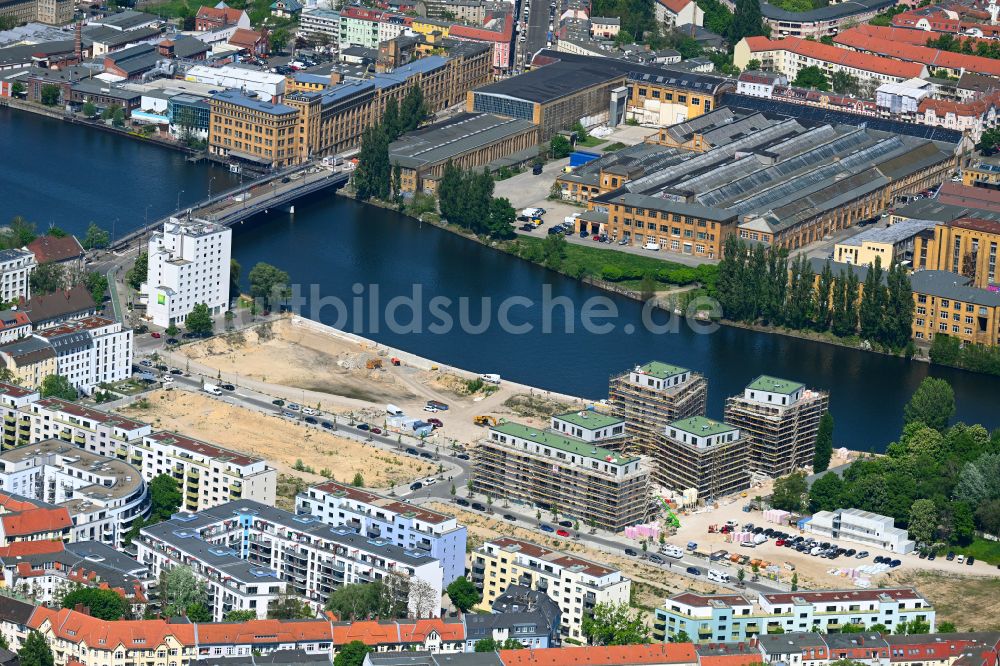 Luftaufnahme Berlin - Baustelle zum Neubau einer Mehrfamilienhaus-Wohnanlage Quartier WOHNWERK im Ortsteil Schöneweide in Berlin, Deutschland