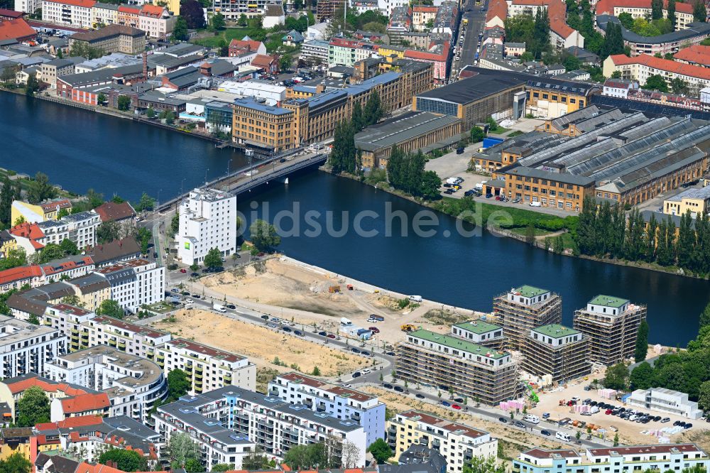 Berlin von oben - Baustelle zum Neubau einer Mehrfamilienhaus-Wohnanlage Quartier WOHNWERK im Ortsteil Schöneweide in Berlin, Deutschland