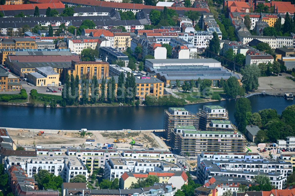 Luftbild Berlin - Baustelle zum Neubau einer Mehrfamilienhaus-Wohnanlage Quartier WOHNWERK im Ortsteil Schöneweide in Berlin, Deutschland