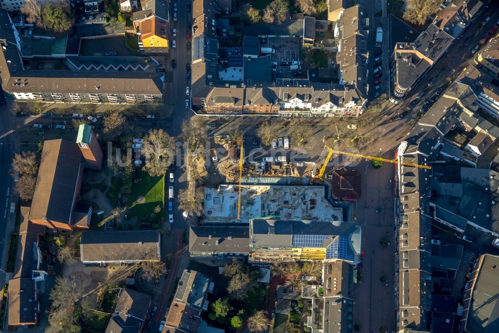 Oberhausen aus der Vogelperspektive: Baustelle zum Neubau einer Mehrfamilienhaus-Wohnanlage Rheinische Straße - Baustraße in Osterfeld in Oberhausen im Bundesland Nordrhein-Westfalen