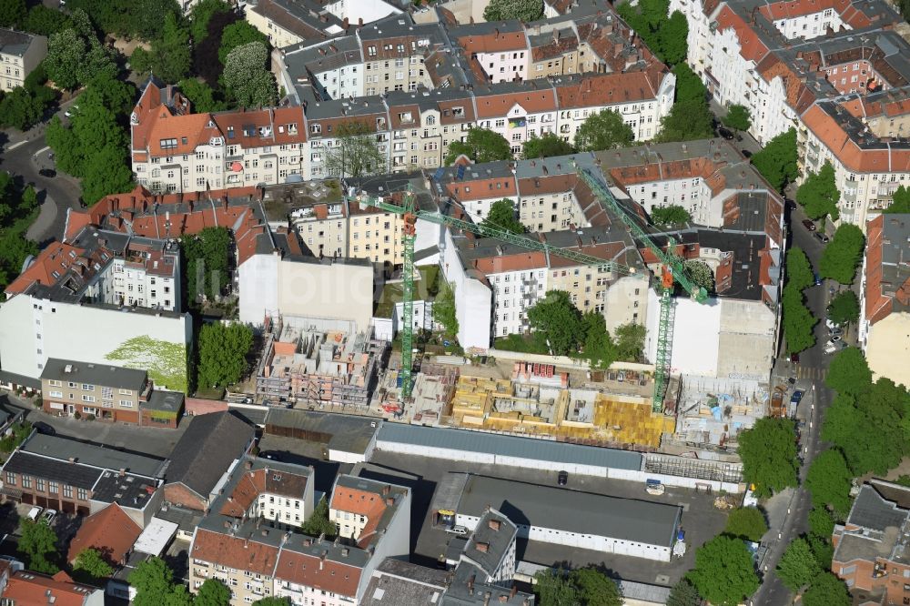 Luftaufnahme Berlin - Baustelle zum Neubau einer Mehrfamilienhaus-Wohnanlage Richardplatz - Böhmische Straße in Neukölln in Berlin