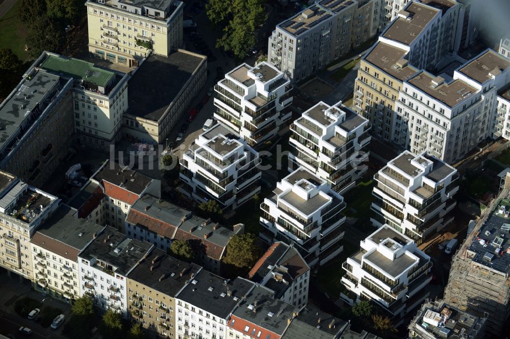 Berlin aus der Vogelperspektive: Baustelle zum Neubau einer Mehrfamilienhaus- Wohnanlage an der Rigaer Straße - Liebigstraße im Stadtteil Friedrichshain in Berlin