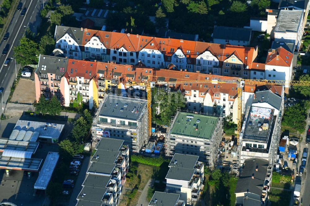 Rostock aus der Vogelperspektive: Baustelle zum Neubau einer Mehrfamilienhaus-Wohnanlage in Rostock im Bundesland Mecklenburg-Vorpommern, Deutschland