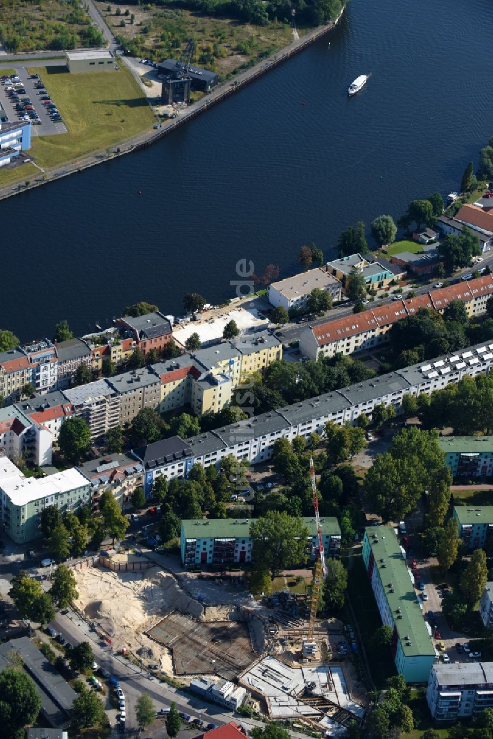 Luftbild Berlin - Baustelle zum Neubau einer Mehrfamilienhaus-Wohnanlage Rudower Straße Ecke Köllnische Straße im Ortsteil Schöneweide in Berlin, Deutschland