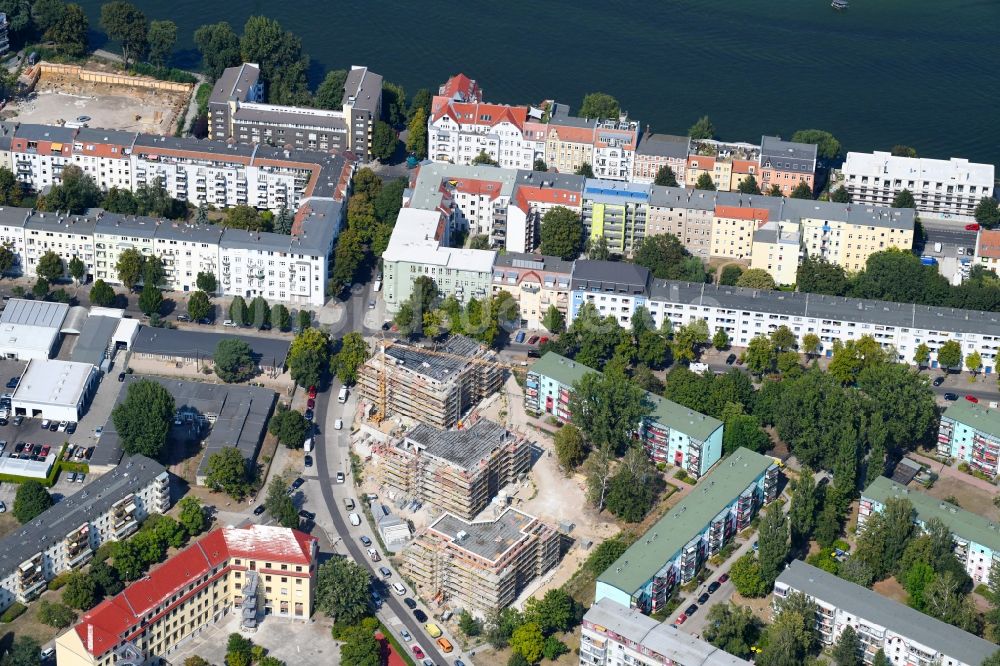 Berlin von oben - Baustelle zum Neubau einer Mehrfamilienhaus-Wohnanlage Rudower Straße Ecke Köllnische Straße im Ortsteil Schöneweide in Berlin, Deutschland