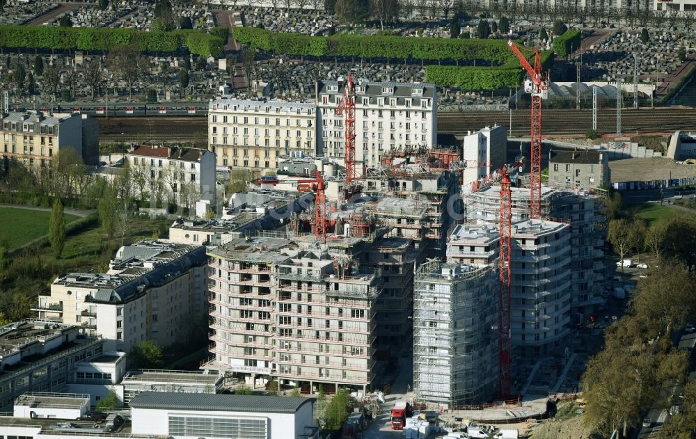 Clichy von oben - Baustelle zum Neubau einer Mehrfamilienhaus-Wohnanlage Rue du Bac d'Asnières in Clichy in Ile-de-France, Frankreich