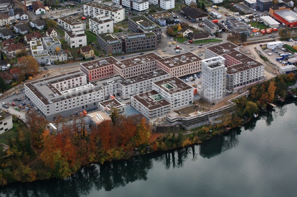 Rheinfelden von oben - Baustelle zum Neubau einer Mehrfamilienhaus-Wohnanlage Salmenpark in Rheinfelden in der Schweiz