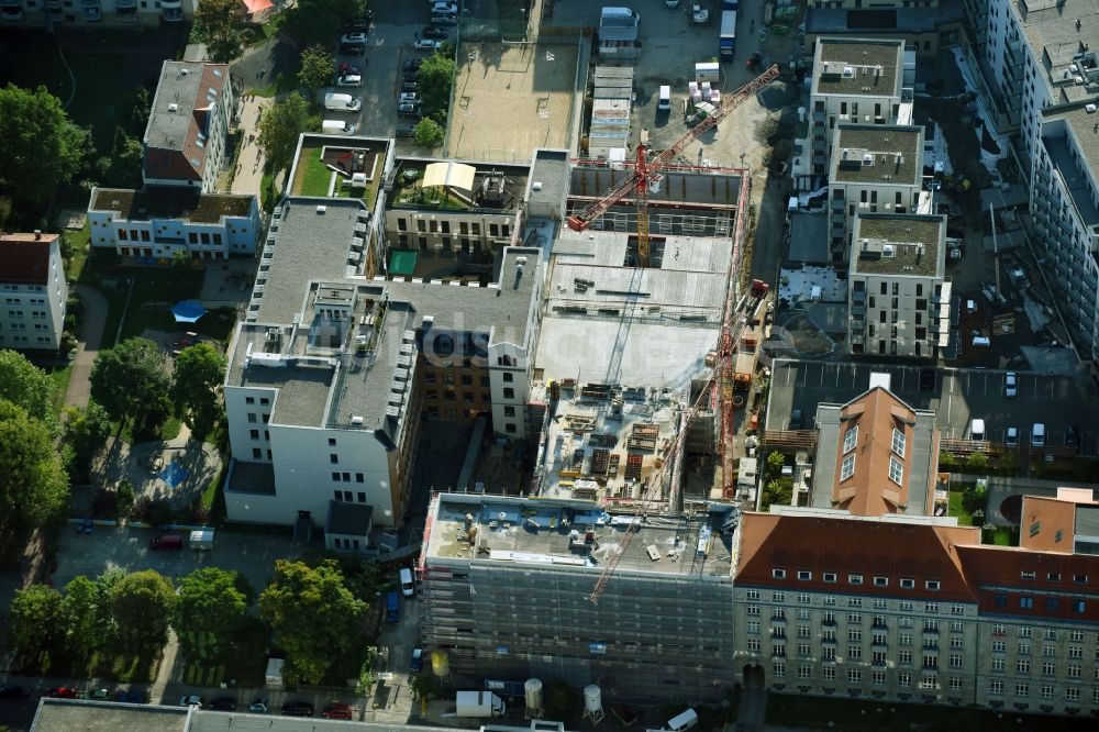 Luftaufnahme Leipzig - Baustelle zum Neubau einer Mehrfamilienhaus-Wohnanlage Salomonstraße im Ortsteil Mitte in Leipzig im Bundesland Sachsen, Deutschland