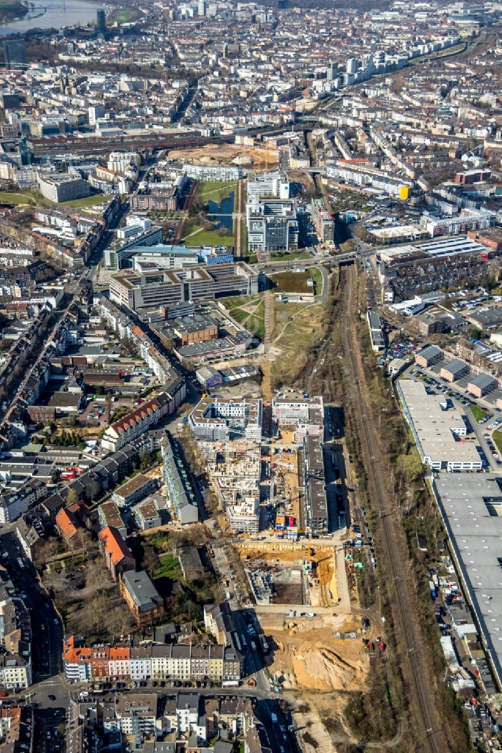 Düsseldorf aus der Vogelperspektive: Baustelle zum Neubau einer Mehrfamilienhaus-Wohnanlage Schöffenhöfe der Vivawest Wohnen GmbH in Düsseldorf im Bundesland Nordrhein-Westfalen, Deutschland