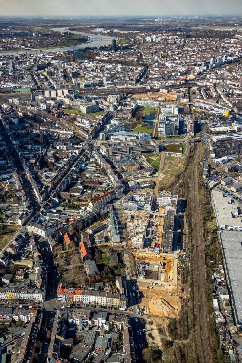 Luftbild Düsseldorf - Baustelle zum Neubau einer Mehrfamilienhaus-Wohnanlage Schöffenhöfe der Vivawest Wohnen GmbH in Düsseldorf im Bundesland Nordrhein-Westfalen, Deutschland