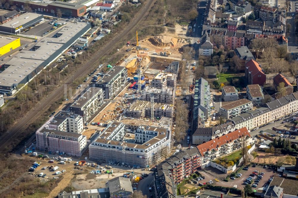 Luftbild Düsseldorf - Baustelle zum Neubau einer Mehrfamilienhaus-Wohnanlage Schöffenhöfe der Vivawest Wohnen GmbH in Düsseldorf im Bundesland Nordrhein-Westfalen, Deutschland