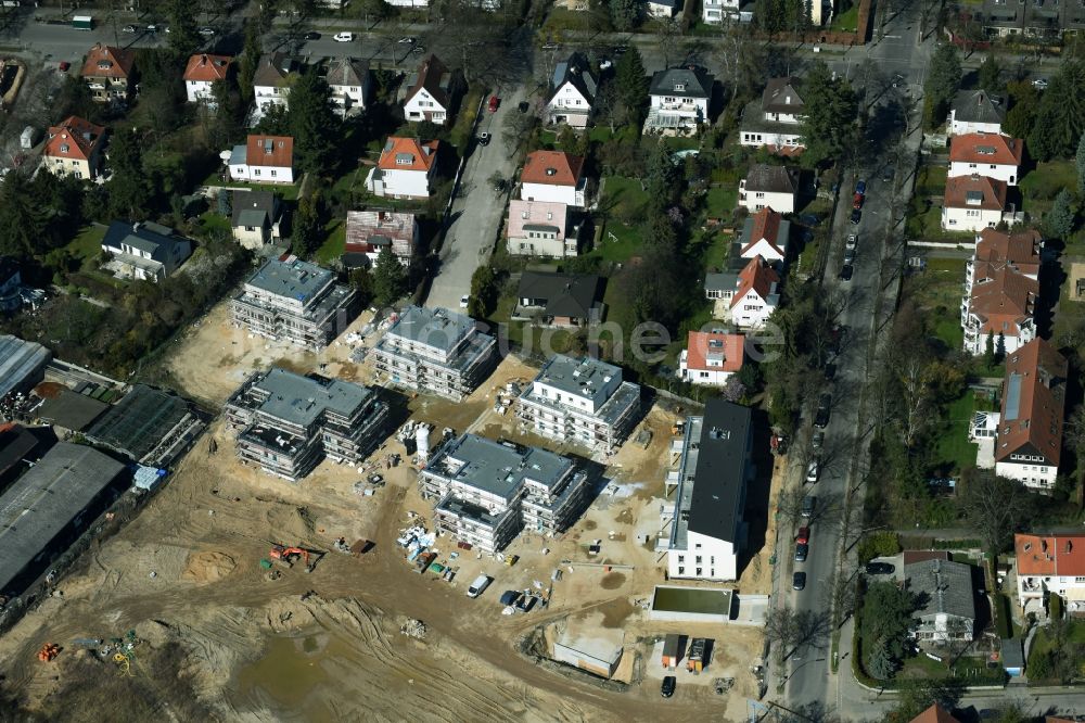 Luftbild Berlin - Baustelle zum Neubau einer Mehrfamilienhaus- Wohnanlage der Schmohl + Sohn Bauunternehmung GmbH an der Sundgauer Straße - Schlettstadter Straße in Berlin Zehlendorf