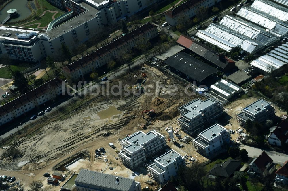 Berlin aus der Vogelperspektive: Baustelle zum Neubau einer Mehrfamilienhaus- Wohnanlage der Schmohl + Sohn Bauunternehmung GmbH an der Sundgauer Straße - Schlettstadter Straße in Berlin Zehlendorf