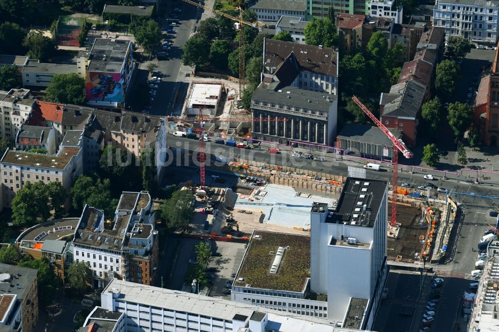 Berlin von oben - Baustelle zum Neubau einer Mehrfamilienhaus-Wohnanlage SCHOENEGARTEN in Berlin, Deutschland