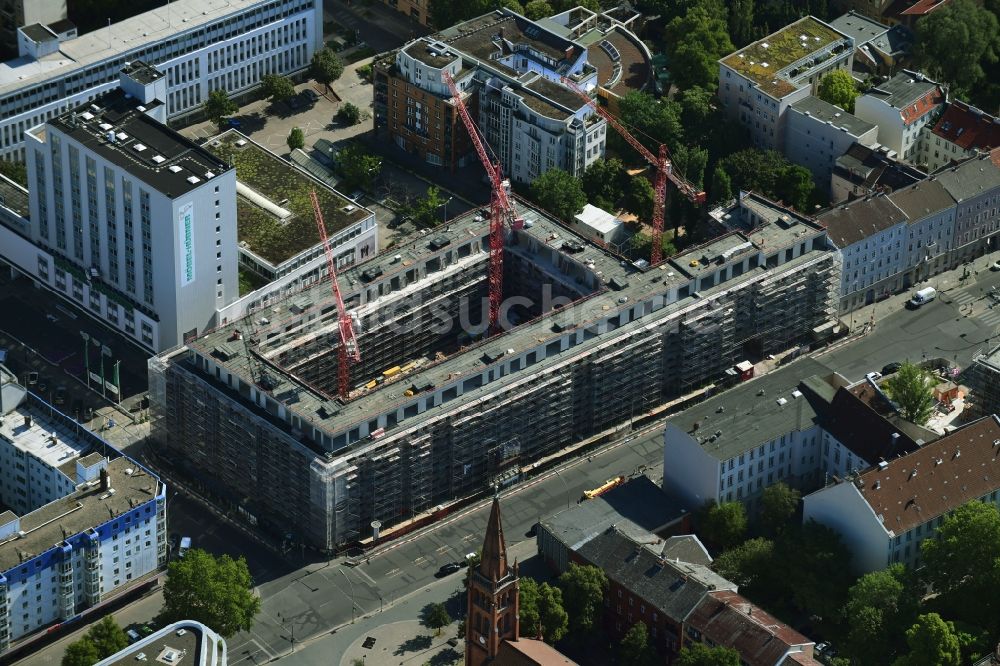 Luftbild Berlin - Baustelle zum Neubau einer Mehrfamilienhaus-Wohnanlage SCHOENEGARTEN in Berlin, Deutschland