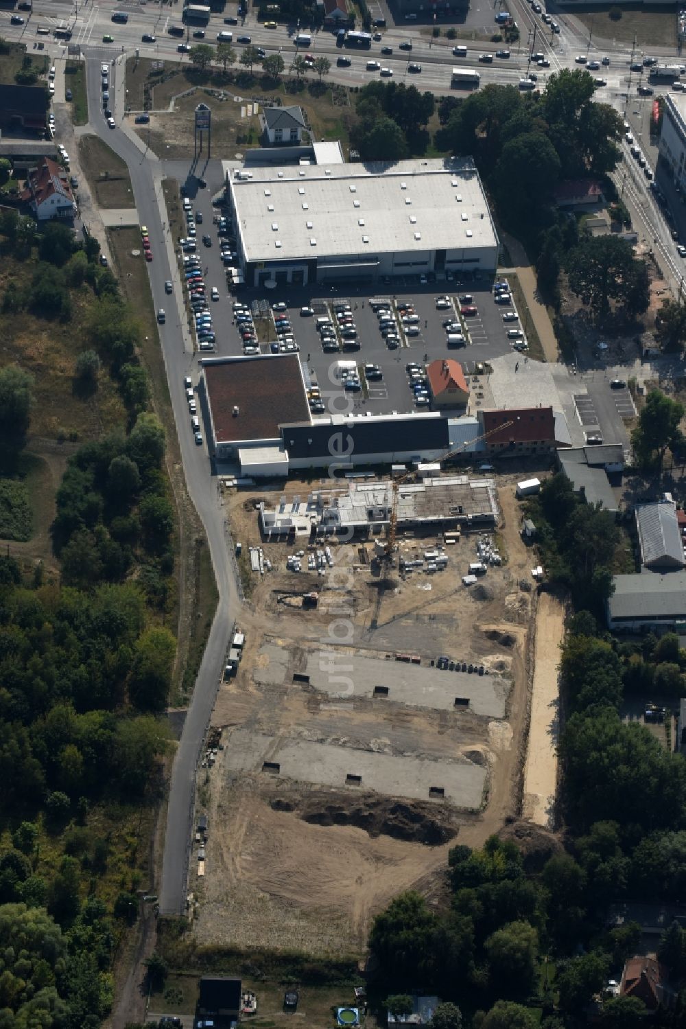 Luftbild Berlin - Baustelle zum Neubau einer Mehrfamilienhaus-Wohnanlage An der Schule im Stadtteil Mahlsdorf in Berlin