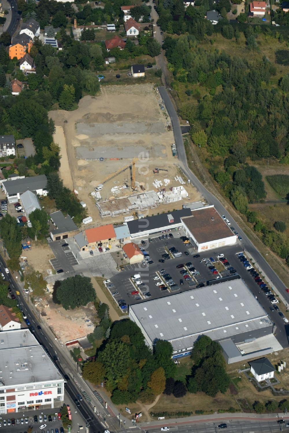 Luftbild Berlin - Baustelle zum Neubau einer Mehrfamilienhaus-Wohnanlage An der Schule im Stadtteil Mahlsdorf in Berlin