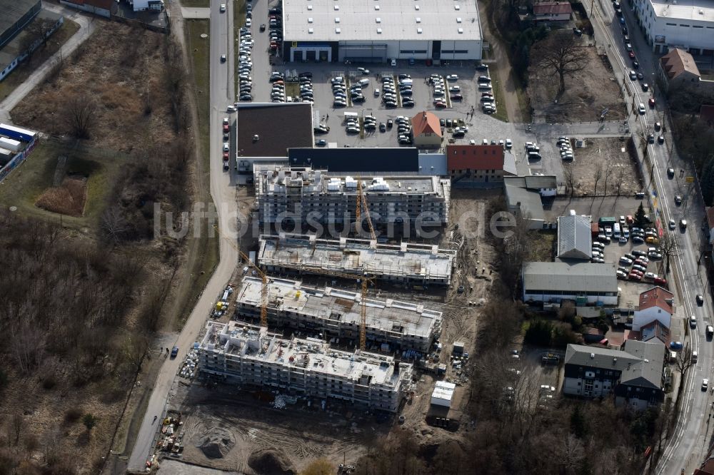 Luftbild Berlin - Baustelle zum Neubau einer Mehrfamilienhaus-Wohnanlage An der Schule im Stadtteil Mahlsdorf in Berlin