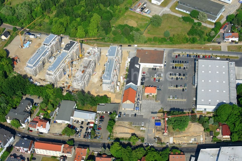 Luftbild Berlin - Baustelle zum Neubau einer Mehrfamilienhaus-Wohnanlage An der Schule im Stadtteil Mahlsdorf in Berlin