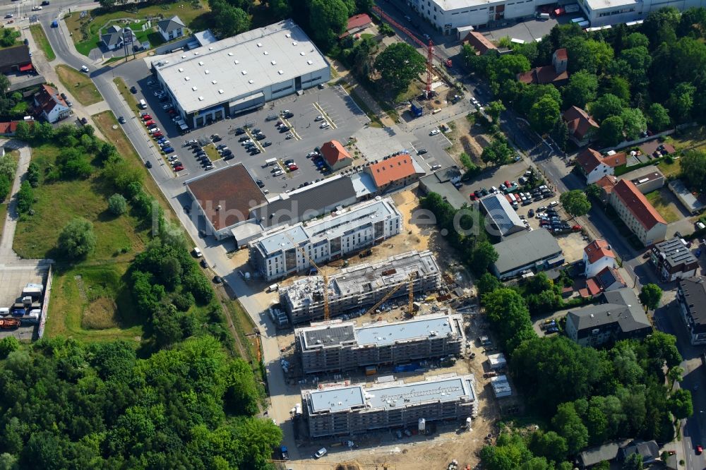 Luftaufnahme Berlin - Baustelle zum Neubau einer Mehrfamilienhaus-Wohnanlage An der Schule im Stadtteil Mahlsdorf in Berlin