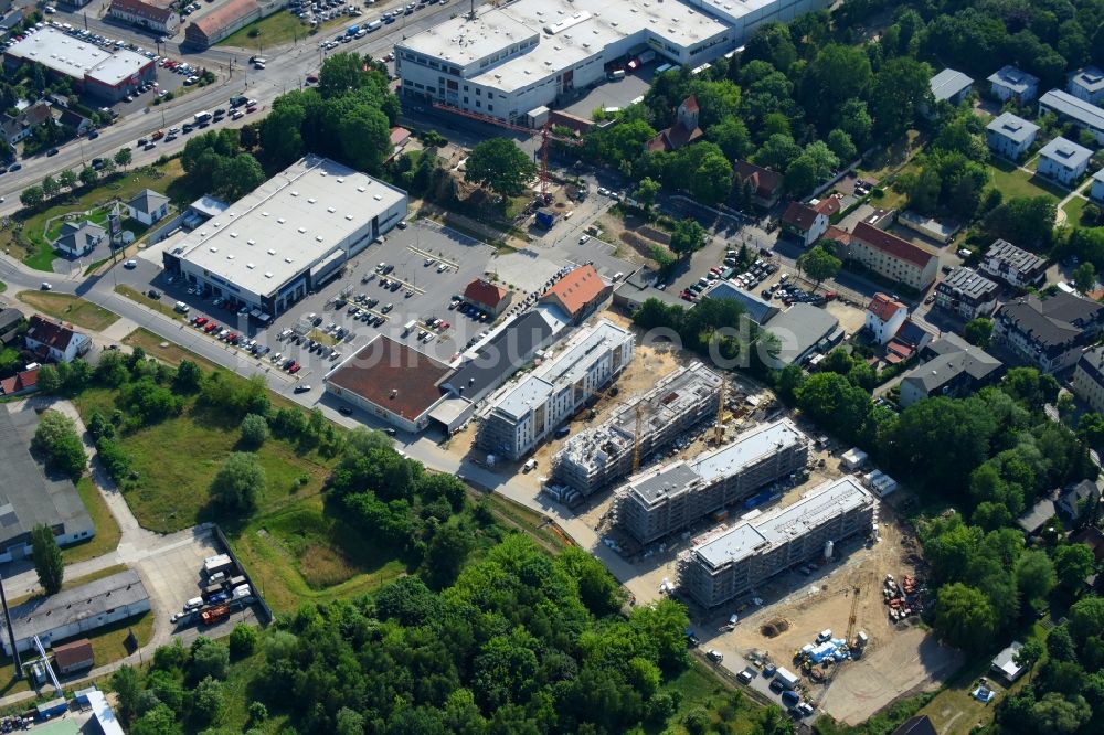 Berlin von oben - Baustelle zum Neubau einer Mehrfamilienhaus-Wohnanlage An der Schule im Stadtteil Mahlsdorf in Berlin