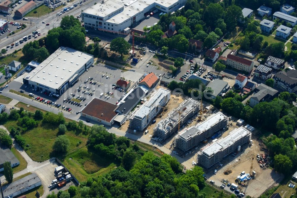 Berlin aus der Vogelperspektive: Baustelle zum Neubau einer Mehrfamilienhaus-Wohnanlage An der Schule im Stadtteil Mahlsdorf in Berlin