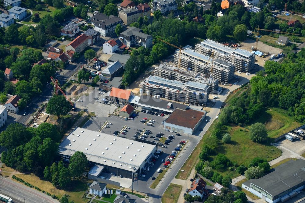 Luftaufnahme Berlin - Baustelle zum Neubau einer Mehrfamilienhaus-Wohnanlage An der Schule im Stadtteil Mahlsdorf in Berlin