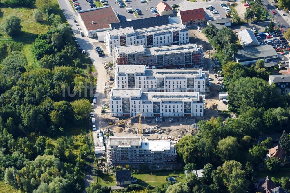 Luftbild Berlin - Baustelle zum Neubau einer Mehrfamilienhaus-Wohnanlage An der Schule im Stadtteil Mahlsdorf in Berlin