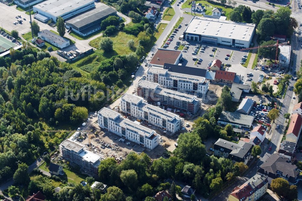 Berlin aus der Vogelperspektive: Baustelle zum Neubau einer Mehrfamilienhaus-Wohnanlage An der Schule im Stadtteil Mahlsdorf in Berlin