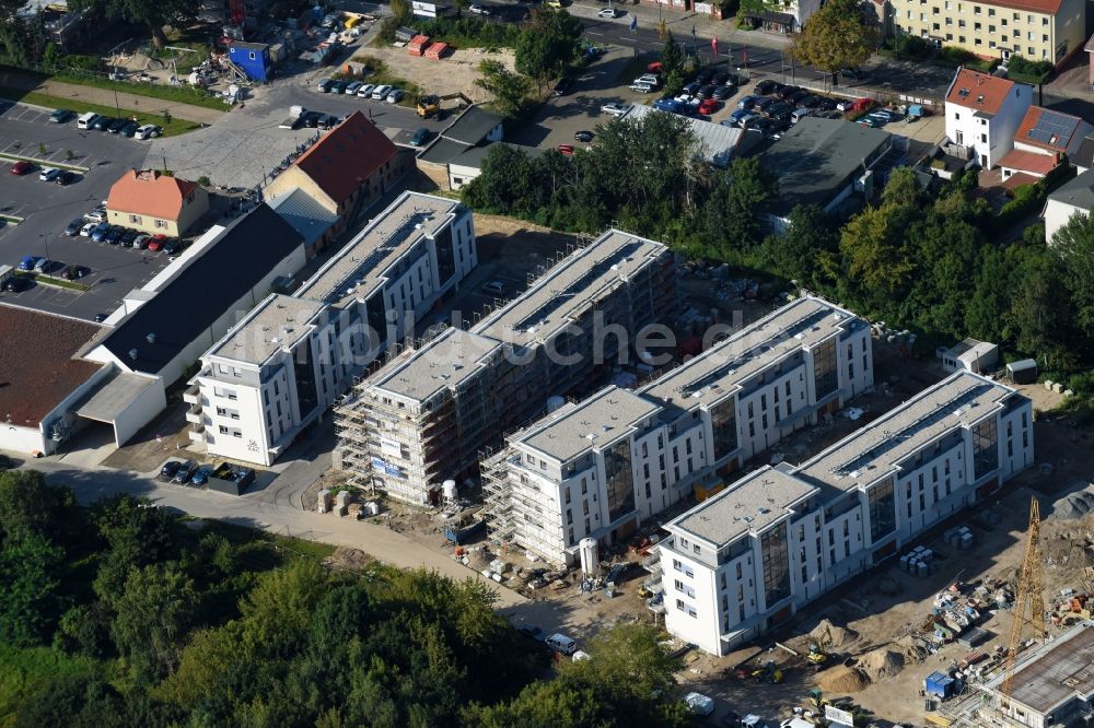 Luftbild Berlin - Baustelle zum Neubau einer Mehrfamilienhaus-Wohnanlage An der Schule im Stadtteil Mahlsdorf in Berlin