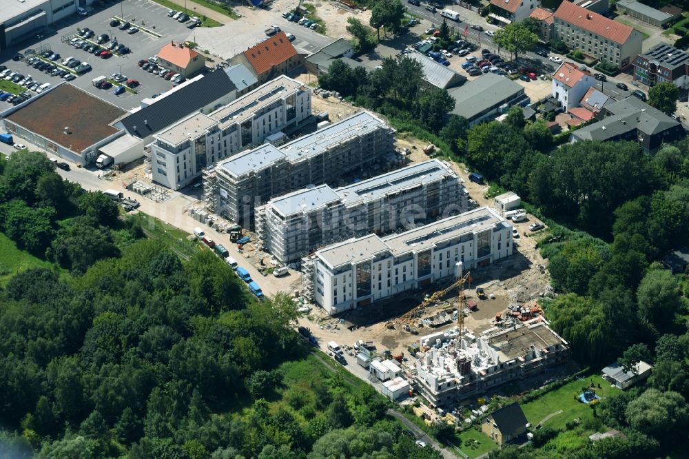 Luftbild Berlin - Baustelle zum Neubau einer Mehrfamilienhaus-Wohnanlage An der Schule im Stadtteil Mahlsdorf in Berlin