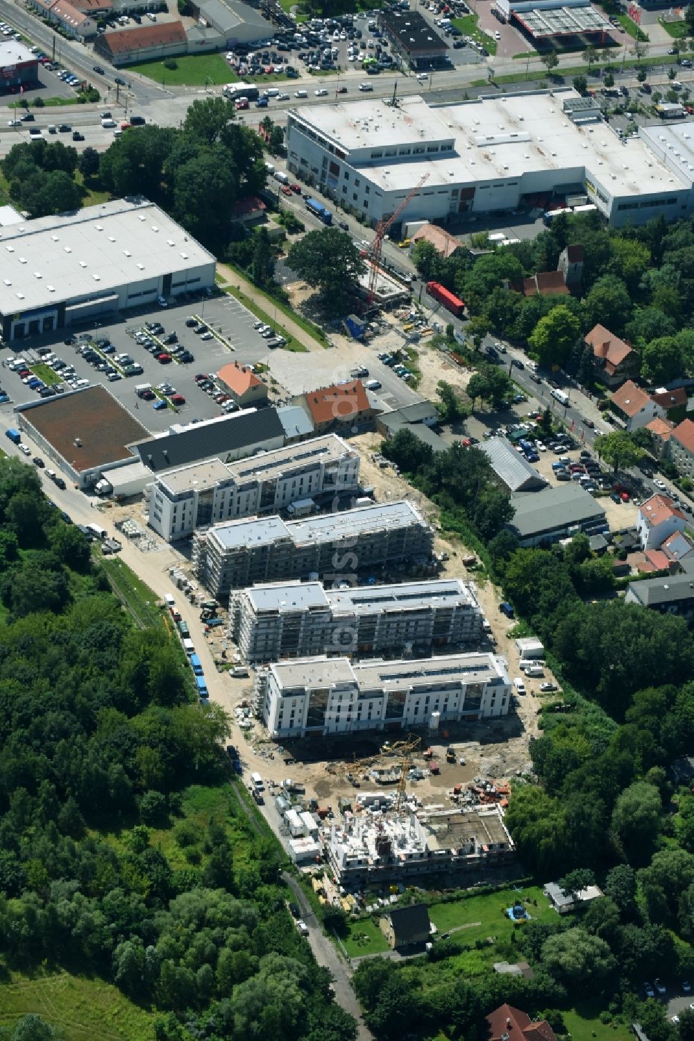 Luftaufnahme Berlin - Baustelle zum Neubau einer Mehrfamilienhaus-Wohnanlage An der Schule im Stadtteil Mahlsdorf in Berlin