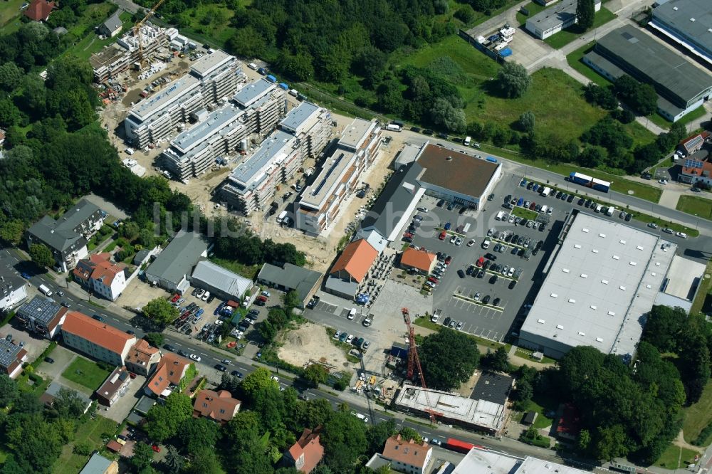 Luftbild Berlin - Baustelle zum Neubau einer Mehrfamilienhaus-Wohnanlage An der Schule im Stadtteil Mahlsdorf in Berlin