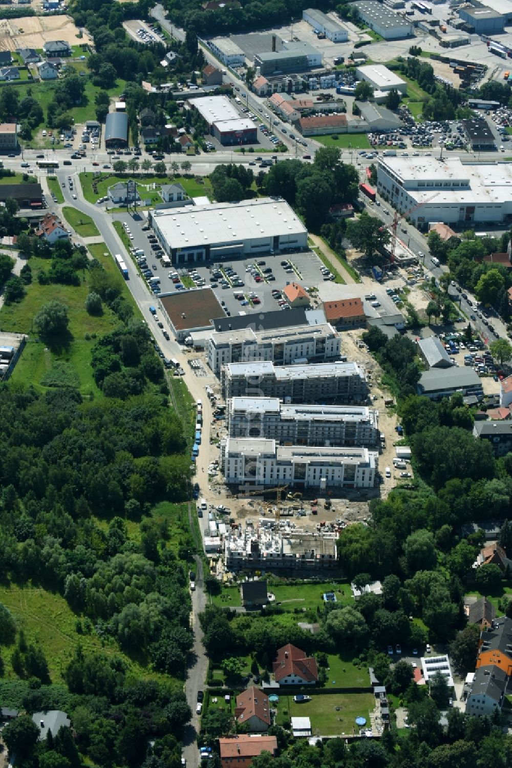 Berlin aus der Vogelperspektive: Baustelle zum Neubau einer Mehrfamilienhaus-Wohnanlage An der Schule im Stadtteil Mahlsdorf in Berlin