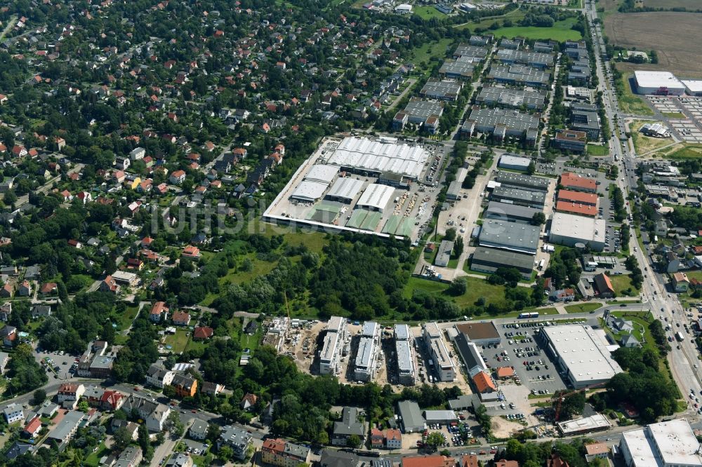 Berlin von oben - Baustelle zum Neubau einer Mehrfamilienhaus-Wohnanlage An der Schule im Stadtteil Mahlsdorf in Berlin