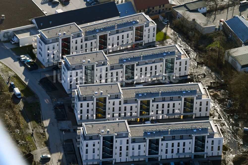 Luftbild Berlin - Baustelle zum Neubau einer Mehrfamilienhaus-Wohnanlage An der Schule im Stadtteil Mahlsdorf in Berlin