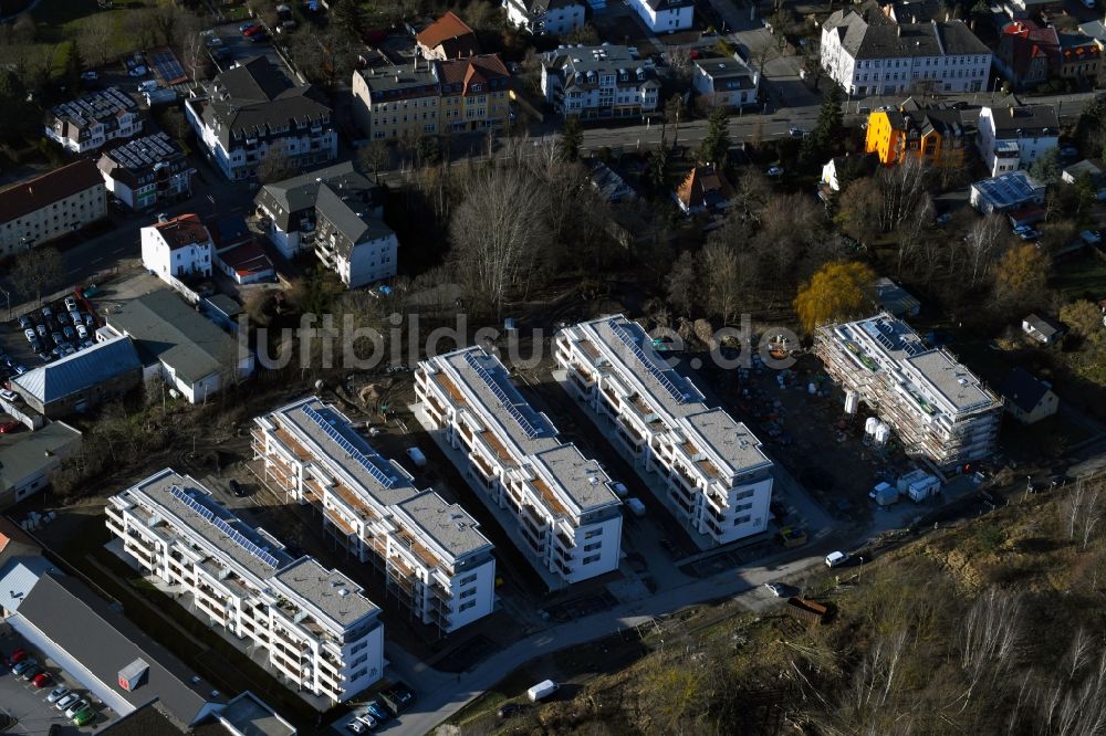 Luftaufnahme Berlin - Baustelle zum Neubau einer Mehrfamilienhaus-Wohnanlage An der Schule im Stadtteil Mahlsdorf in Berlin