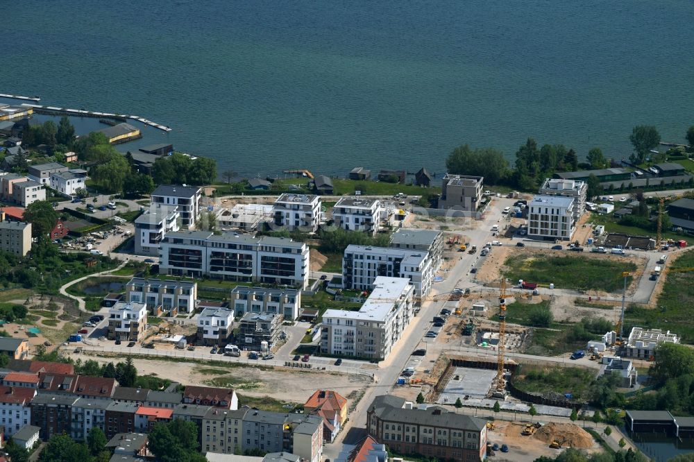 Schwerin von oben - Baustelle zum Neubau einer Mehrfamilienhaus-Wohnanlage an der Schwaneninsel in Schwerin im Bundesland Mecklenburg-Vorpommern, Deutschland