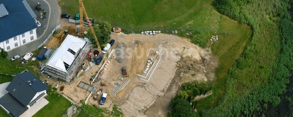 Werder (Havel) aus der Vogelperspektive: Baustelle zum Neubau einer Mehrfamilienhaus-Wohnanlage Am Schwielowsee im Ortsteil Petzow in Werder (Havel) im Bundesland Brandenburg, Deutschland