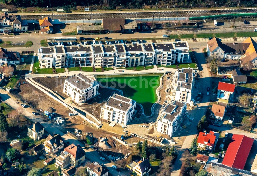 Kenzingen aus der Vogelperspektive: Baustelle zum Neubau einer Mehrfamilienhaus-Wohnanlage Seeleben im Kenzinger Quartier am Wasser in Kenzingen im Bundesland Baden-Württemberg, Deutschland