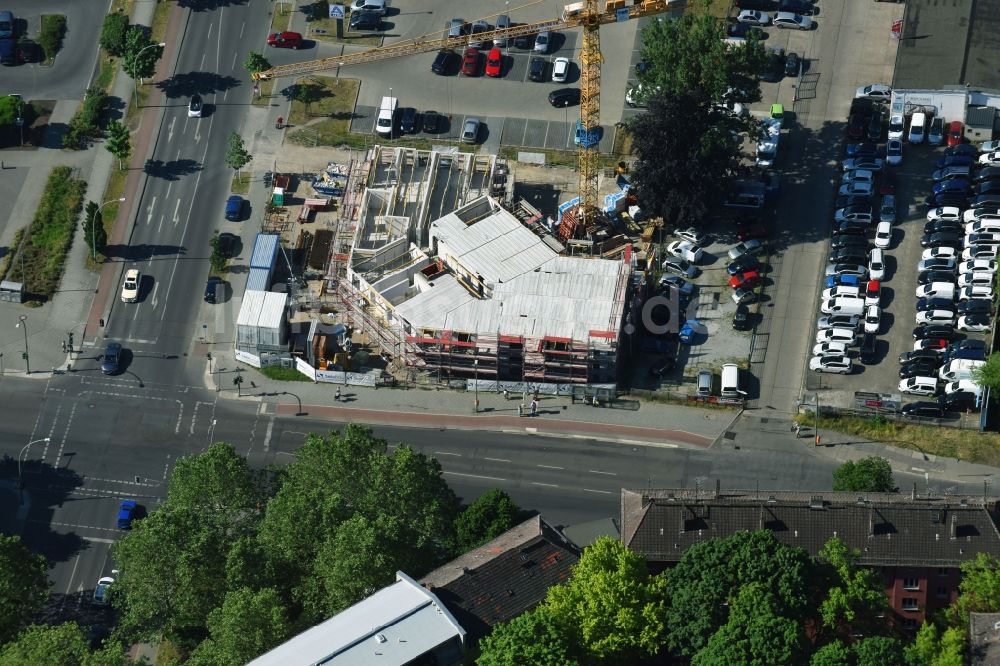 Berlin von oben - Baustelle zum Neubau einer Mehrfamilienhaus-Wohnanlage der SelaGroup GmbH an der Lückstraße Ecke Rummelsburger Straße im Ortsteil Lichtenberg in Berlin, Deutschland